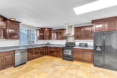 Located in the heart of South San Diego, this beautifully - photo 8
