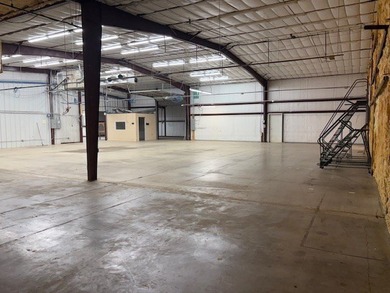 FOR SALE OR LEASE!!! NEED SPACE??? This Office/Warehouse offers - photo 13