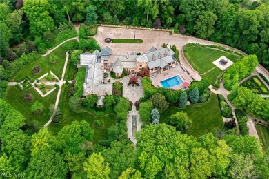 There are homes that impress, and those that redefine what it - photo 4