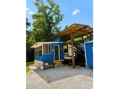 Lake Home For Sale in Fair Play, South Carolina