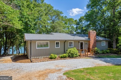 Welcome to beautiful Lake Hartwell. This remodeled lakefront - photo 1