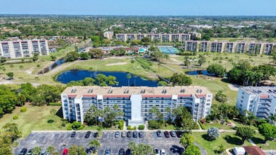 Beautifully maintained 2nd-floor 1-bedroom, 1.5-bath condo with - photo 3