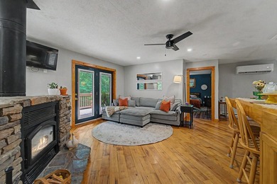 Tucked away in a private setting, this inviting 2-bedroom, 2 - photo 2