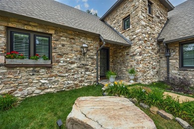 Exclusive, rare design 3BR/2.5BA custom home estate on .98 acre - photo 6
