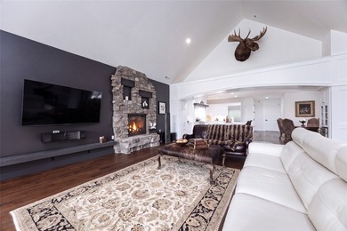 Exclusive, rare design 3BR/2.5BA custom home estate on .98 acre - photo 9
