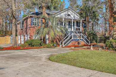 Nestled in a peaceful cul-de-sac within the gated Coosaw Creek - photo 1