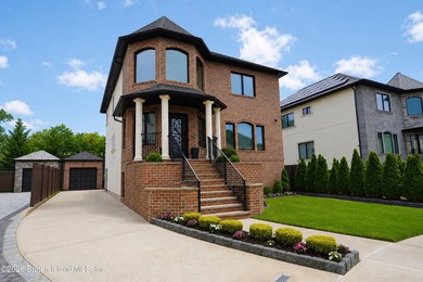 Welcome to 37 Torrice Loop - 2 Family Detach Home with a 1 - photo 1