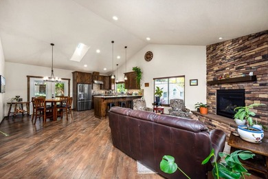 Welcome to The Tree House at Avondale Lane, a one-of-a-kind - photo 10