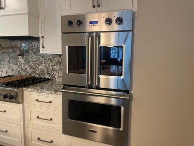 Experience Lake Minnetonka luxury in this like-new end-unit - photo 16