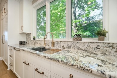 Experience Lake Minnetonka luxury in this like-new end-unit - photo 17