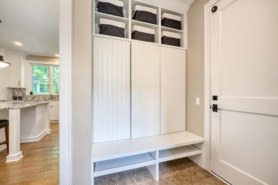 Experience Lake Minnetonka luxury in this like-new end-unit - photo 35