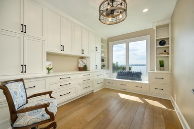 Experience Lake Minnetonka luxury in this like-new end-unit - photo 40