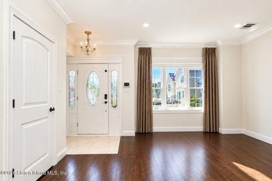 2 family with a 1 Bedroom Apartment that has a Separate Entrance - photo 3