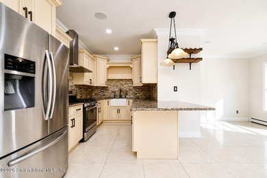 2 family with a 1 Bedroom Apartment that has a Separate Entrance - photo 8
