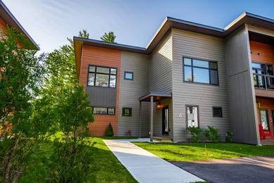 (private lake, pond, creek) Townhome/Townhouse For Sale in Wilmington New York