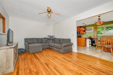 Charming, well maintained 3 bedroom ranch home situated midblock - photo 4