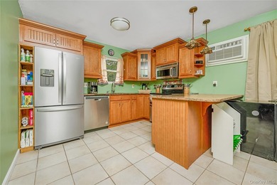 Charming, well maintained 3 bedroom ranch home situated midblock - photo 5