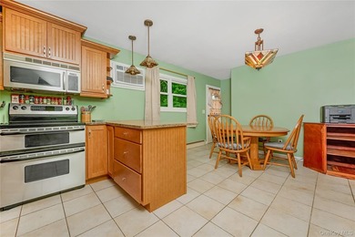 Charming, well maintained 3 bedroom ranch home situated midblock - photo 6