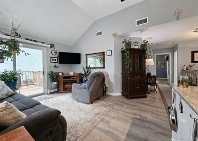 Spacious and open floor plan with cathedral ceilings welcome you - photo 2