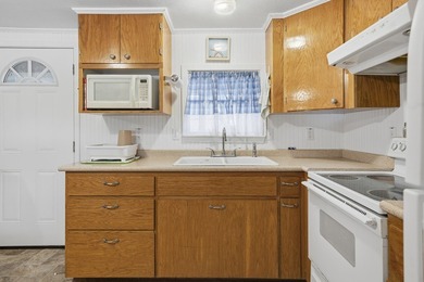 Cute mobile home with a new engineered roof placed over home - photo 13