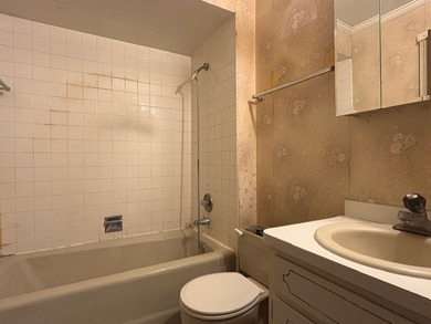 Fantastic opportunity in this huge condo located on the top - photo 14