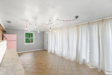 Life feels a little different inside Hideaway. Morning golf - photo 20