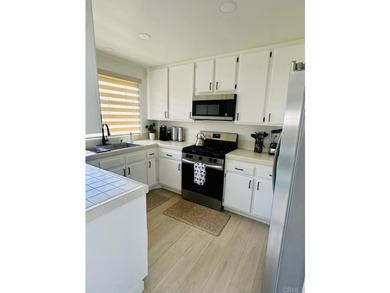 GREAT TOWNHOME IN LA JOLLA COLONY - photo 3
