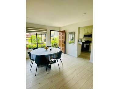 GREAT TOWNHOME IN LA JOLLA COLONY - photo 4