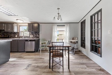 Spacious Living in Avalon Park! ?? This clean, move-in-ready - photo 8