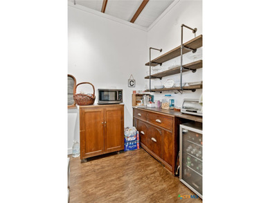 Handicap-accessible barndominium on 5 fully fenced acres with