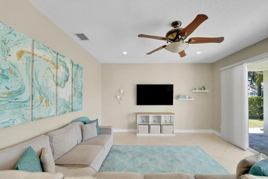 This beautifully maintained 4-bedroom, 2.5-bathroom home - photo 11