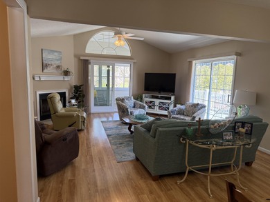 Wonderful 3br/2ba home in The Knoll at River Hills with a