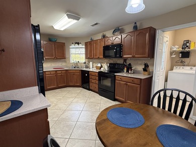 Wonderful 3br/2ba home in The Knoll at River Hills with a