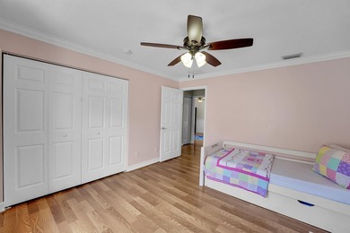 This beautifully maintained 4-bedroom, 2.5-bathroom home - photo 20
