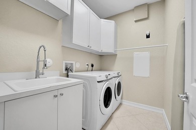 This beautifully maintained 4-bedroom, 2.5-bathroom home - photo 24