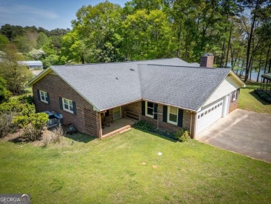 Lake Home For Sale in Hartwell, Georgia