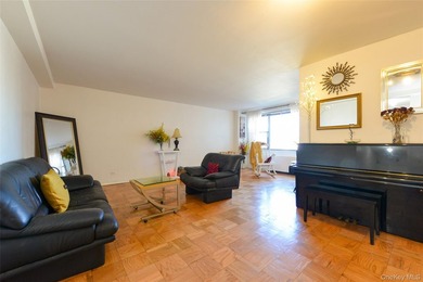 Spacious 2Bedroom, 1-Bathroom Co-op located in a luxurious - photo 10