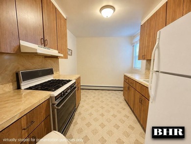 Sheepshead Bay ... 2 bed, 1 bath coop on the top floor of - photo 3
