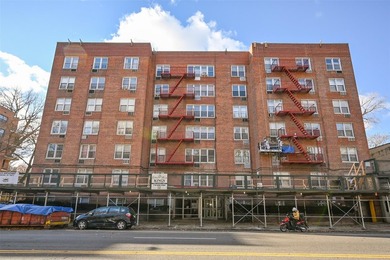 Welcome to your perfect urban retreat in North Riverdale! This - photo 1