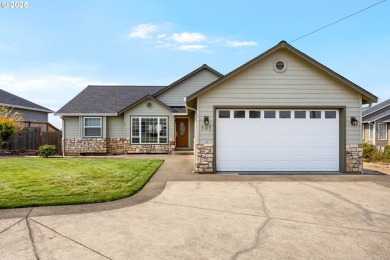 Lake Home For Sale in Sutherlin, Oregon