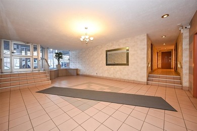 Welcome to your perfect urban retreat in North Riverdale! This - photo 2