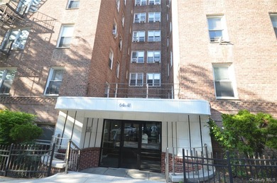 Rare 2 bedroom 1 1/2 bath only 2 blocks to subway, bus, and - photo 1