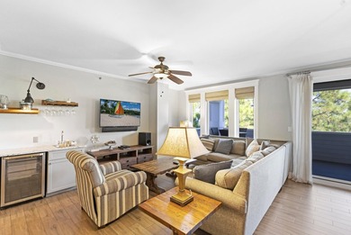 Perfectly positioned as a rare end-unit residence, this - photo 4