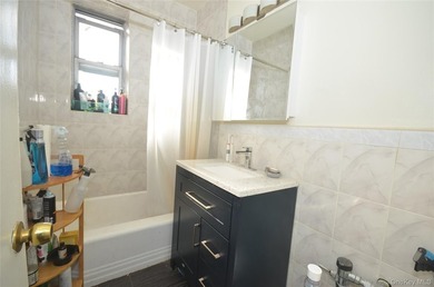 Rare 2 bedroom 1 1/2 bath only 2 blocks to subway, bus, and - photo 6