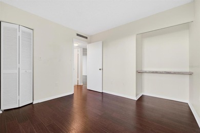 Welcome to easy first-floor living in this bright corner unit - photo 17