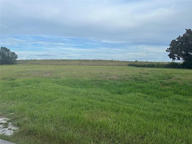 Great Opportunity to own a lot located in the gated community of - photo 1
