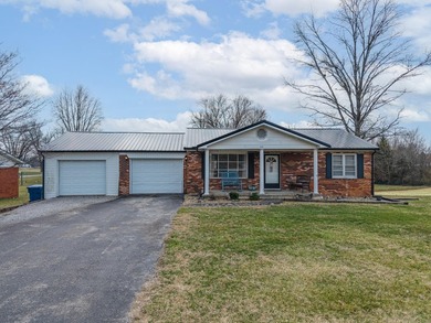 Welcome to this beautifully maintained brick ranch home - photo 2