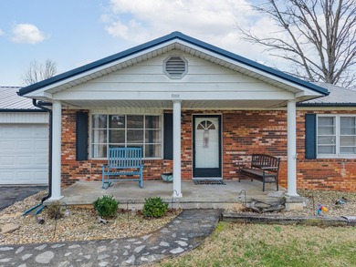Welcome to this beautifully maintained brick ranch home - photo 4