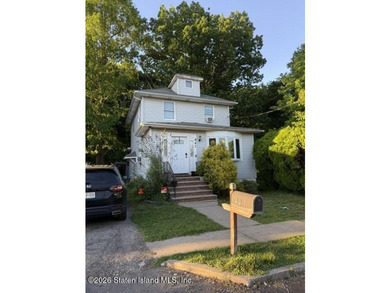 Welcome to this well-maintained detached single-family home - photo 2