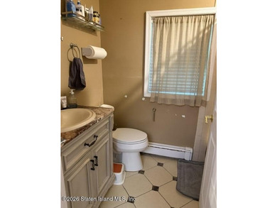 Welcome to this well-maintained detached single-family home - photo 7